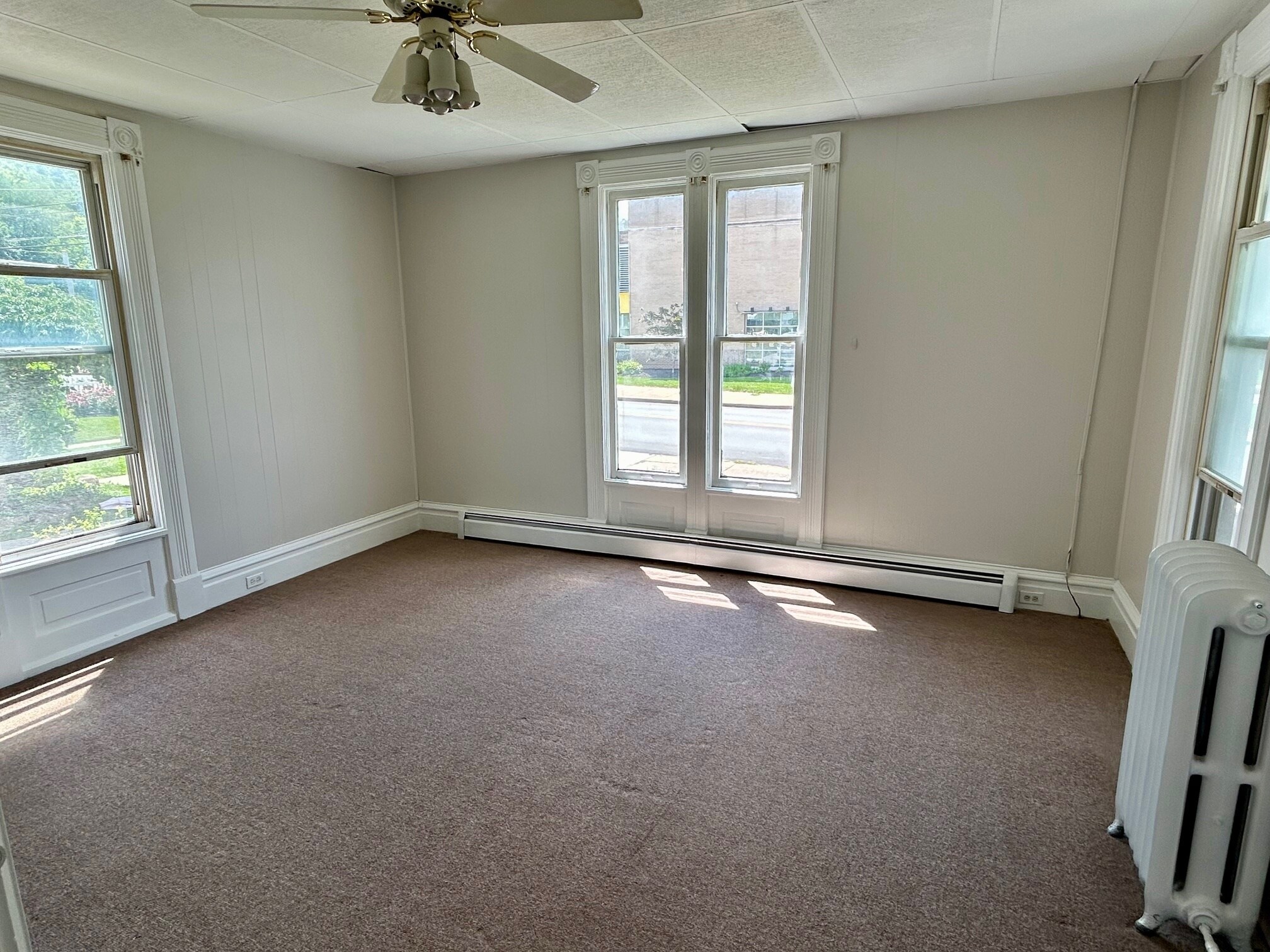 Large Bedroom - 213 S Central Ave