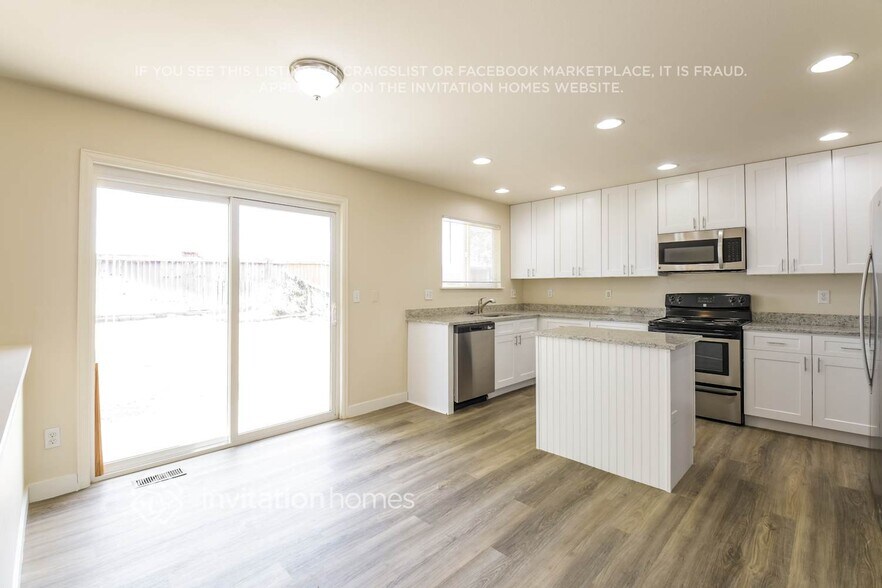 Building Photo - 15130 E 116th Dr