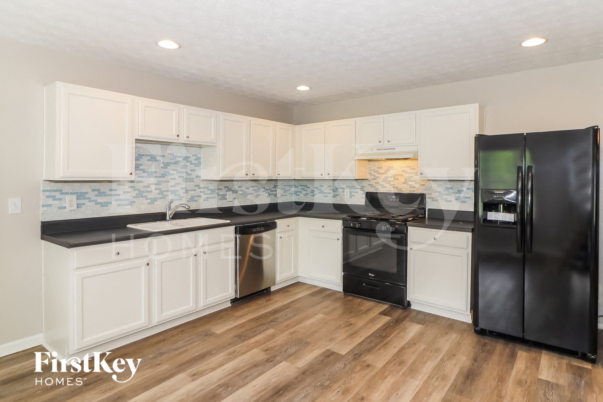 Building Photo - 8335 River Hill Commons Dr