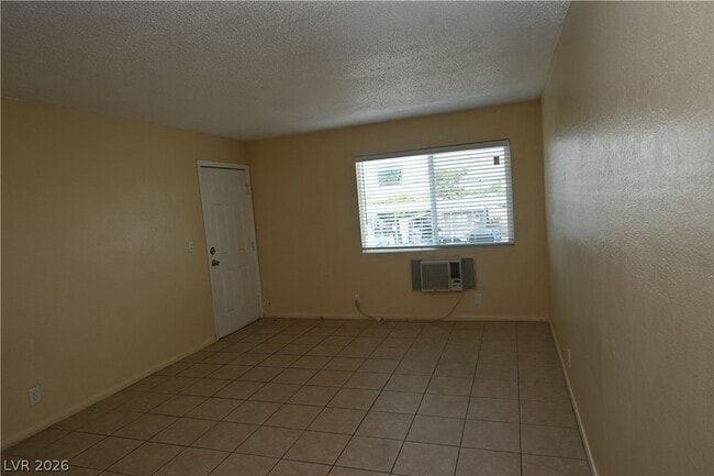 Building Photo - 3021 E Carey Ave