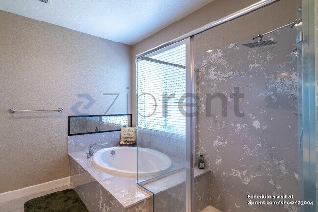 Building Photo - 707 Razorbill St