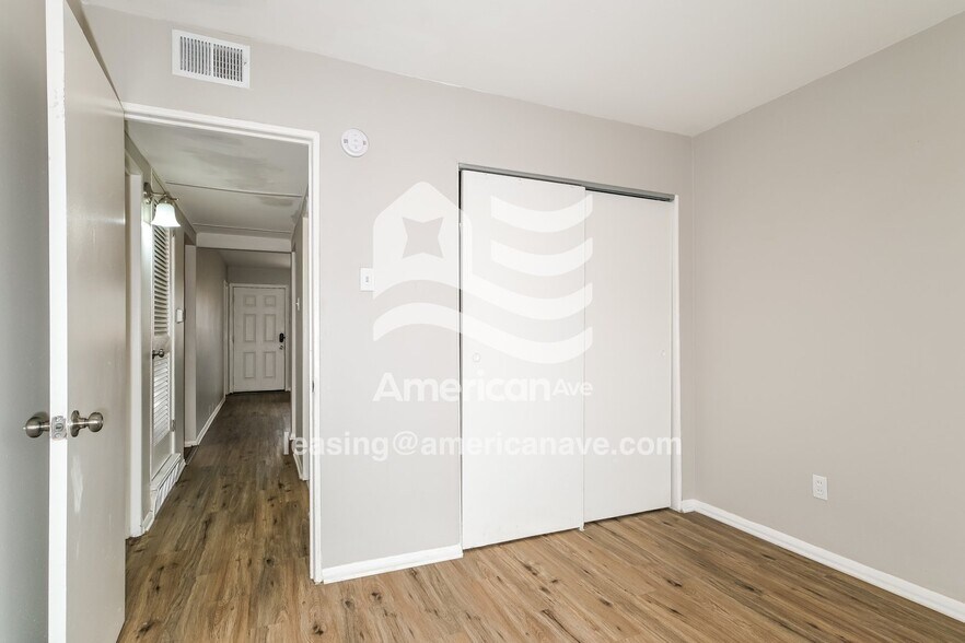 Building Photo - 690 Loyola Dr