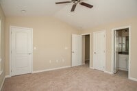 Building Photo - 3 Bedroom Townhouse at the Woodlands - END UNIT * only $500 deposit - End Unit