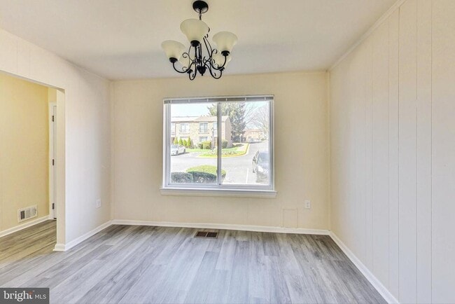 Building Photo - 906 West Side Dr