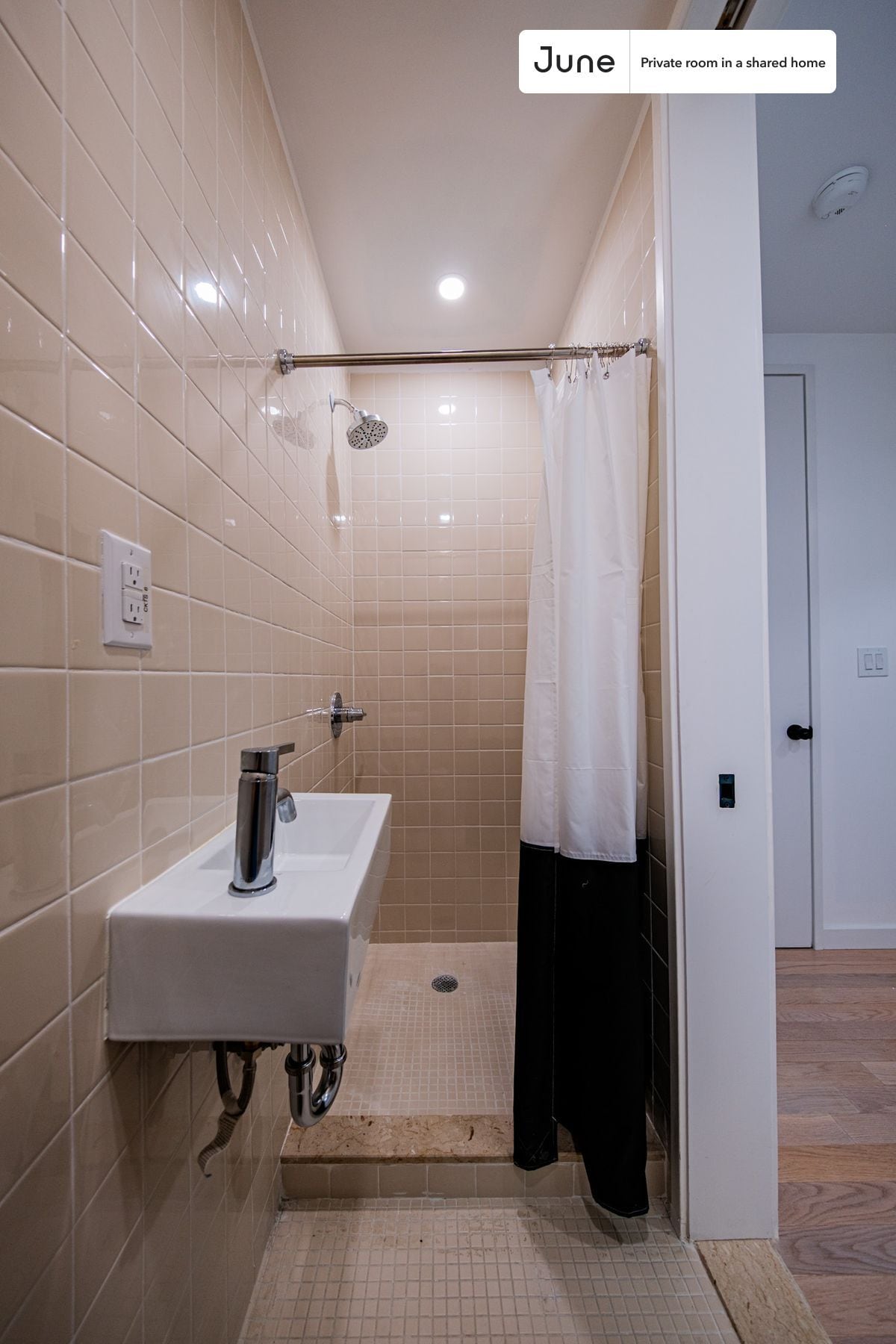 Building Photo - Room in Shared 4 bed/4 bath home