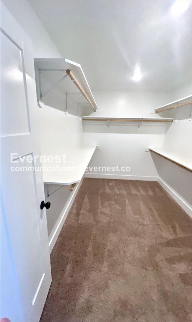 Building Photo - 509 SW Brummel Rd