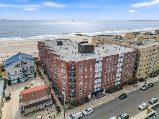 Building Photo - 750 Shore Rd