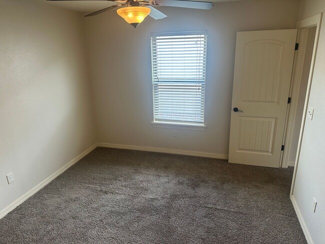 Building Photo - Available for Immediate Move-in!  3 Bedroom, 2 Bathroom, Two-Story Fayetteville Home
