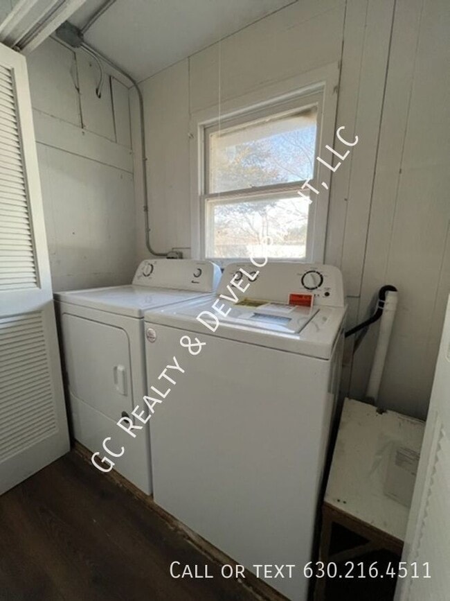 Building Photo - 22W220 Burr Oak Dr