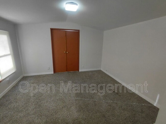 Building Photo - 301 Mantle Ave