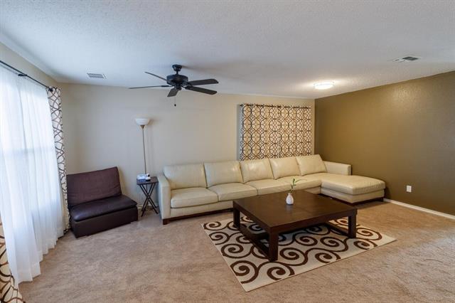 Building Photo - 2700 Peach Dr