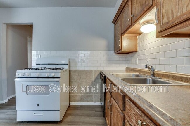 Building Photo - 1005 SW 63rd St