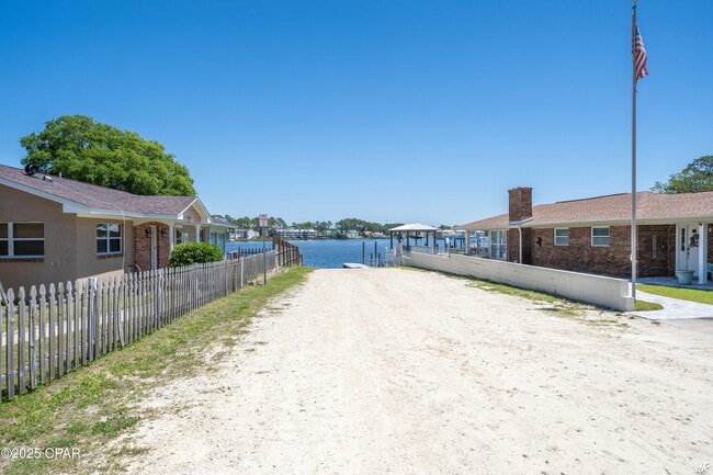 Building Photo - 6813 S Lagoon Dr