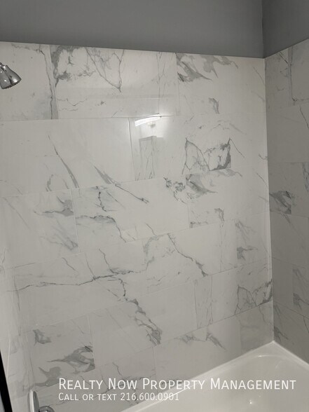 Building Photo - 2054 W 98th St