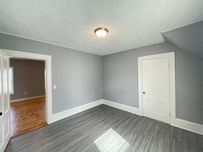 Building Photo - 357 Wilson St