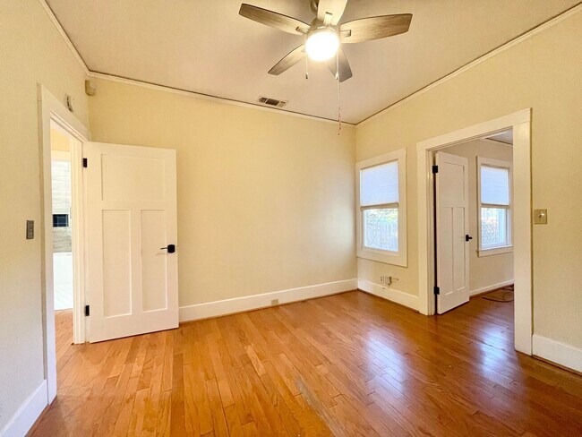 Building Photo - 4941 10th Ave