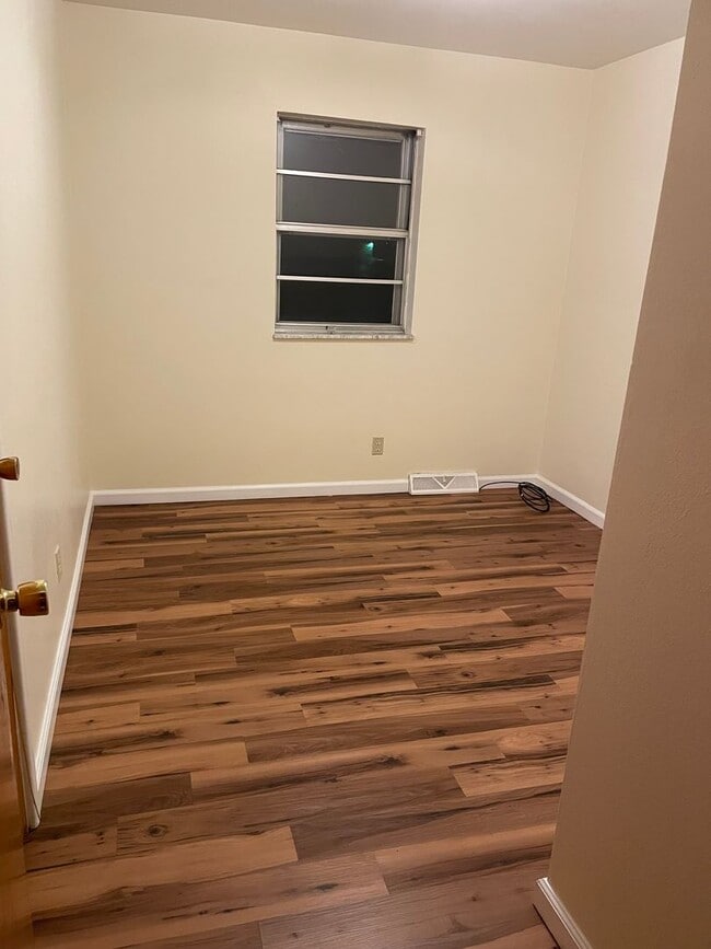 Building Photo - Two bedroom apartment in Wood River