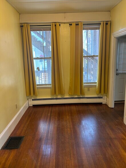 Dining room - 16 Church St
