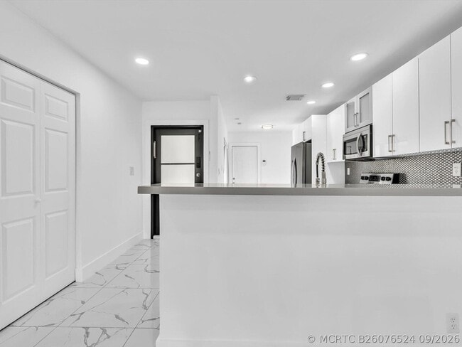 Building Photo - 21578 Altamira Ave