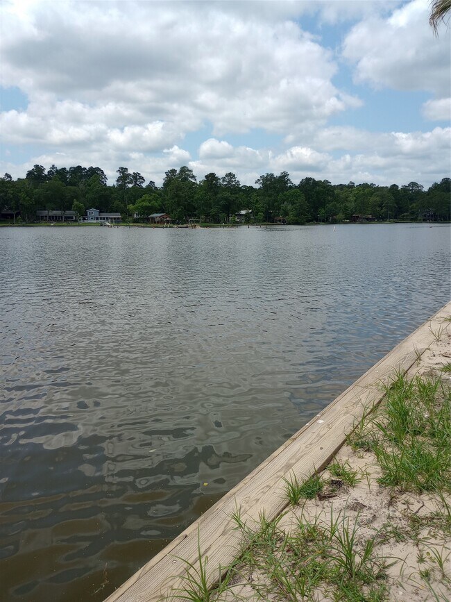 Building Photo - 13545 Northshore Loop