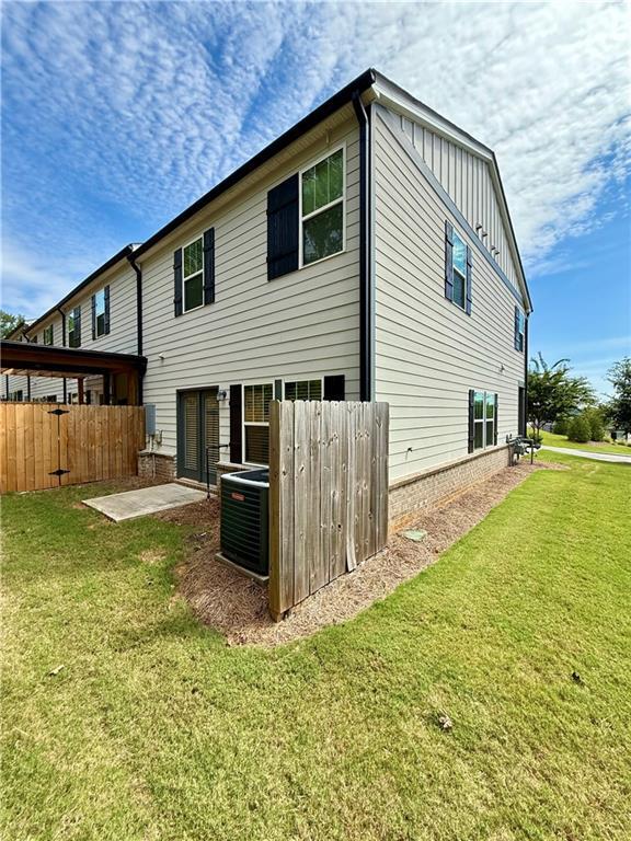Building Photo - 1331 Vayda Ct