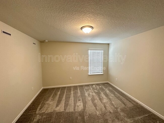 Building Photo - 2887 Clever Ln