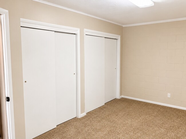 Building Photo - 557 N 400 E