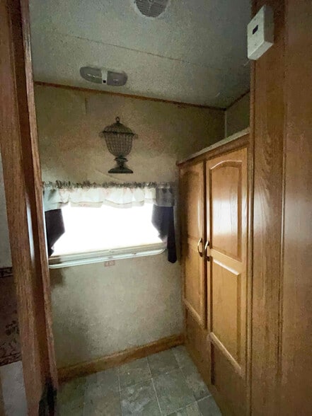 Building Photo - 1095 W El Camino Real