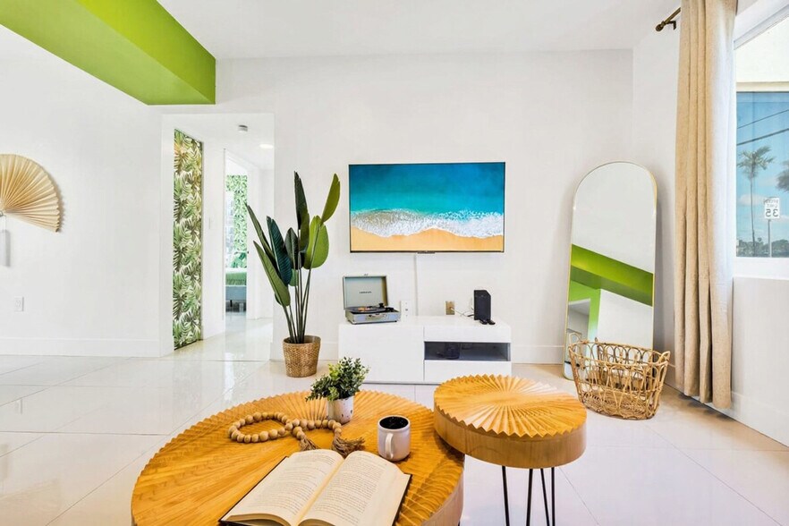 Building Photo - 809 S Ocean Dr