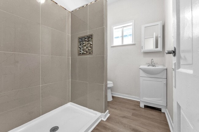 Building Photo - All Units Are Available With Brandnew Full Appliance Package