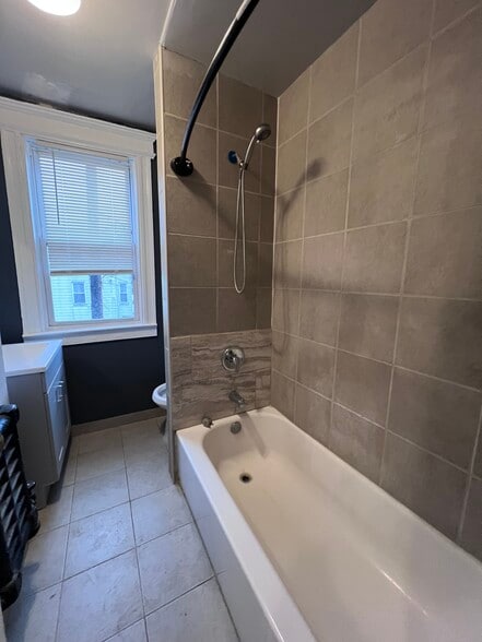 Building Photo - 29 Hilton St