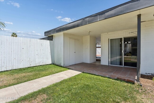 Building Photo - 3308 E Camelback Rd