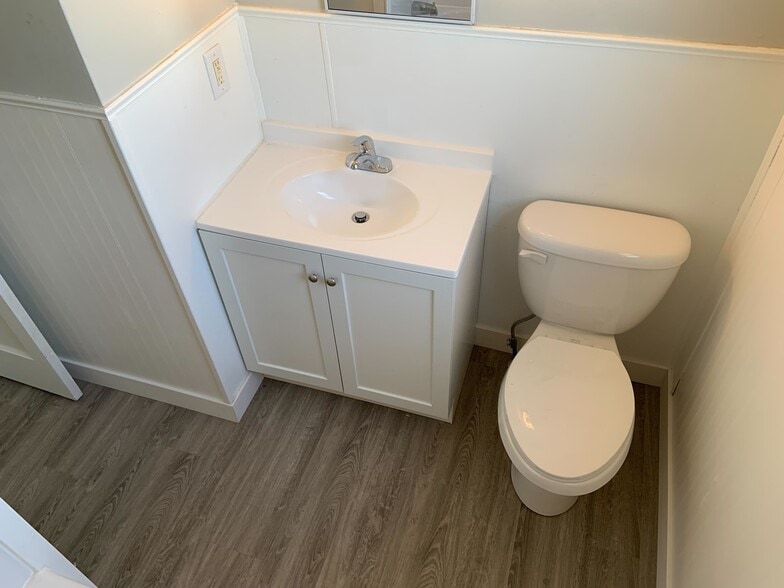 Building Photo - 343 E Lakewood Blvd