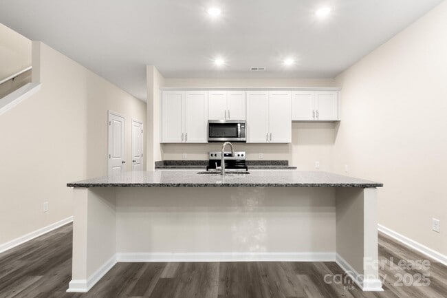 Building Photo - 990 Shearer Rd