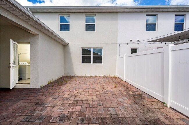 Building Photo - 12124 Sonnet Ave