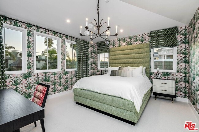 Building Photo - 1445 Vía Cresta