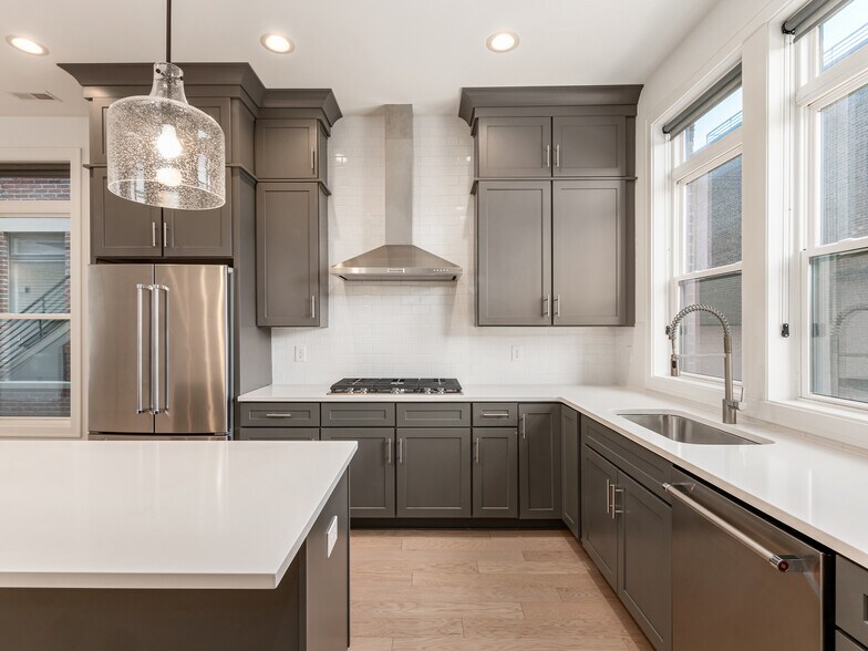 Building Photo - 766 N 6th St