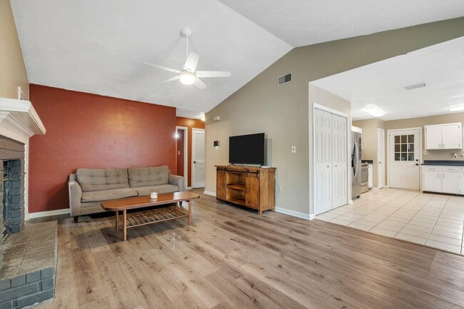 Building Photo - 1552 Cinnamon Bear Cir