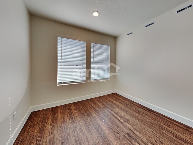Building Photo - 11076 S Trocadero Ave