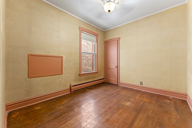 Building Photo - 4844 W Addison St