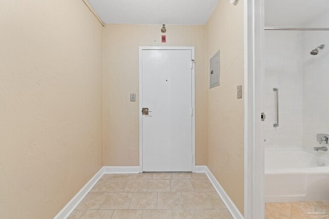 Building Photo - 224 E Garden St