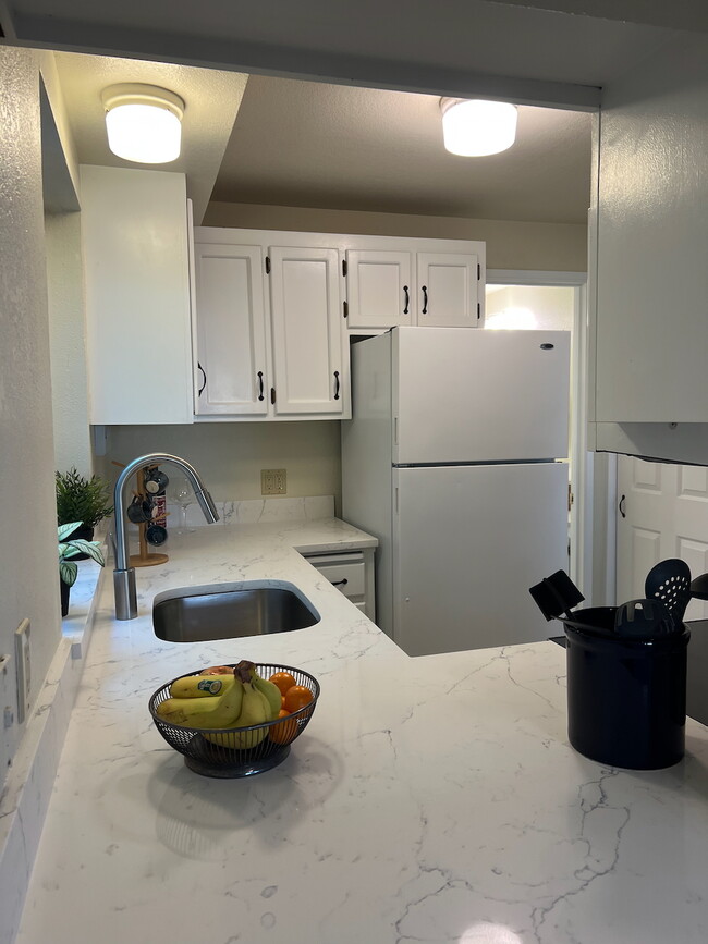 Kitchen - 525 NE 86th St