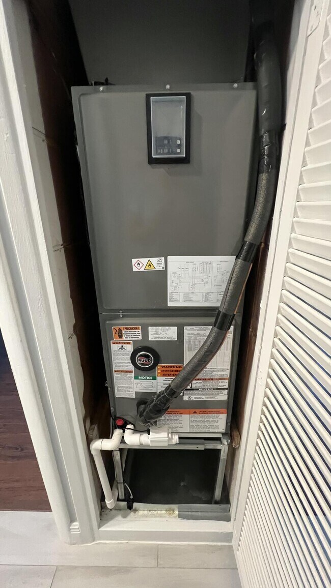 Building Photo - 920 9th St