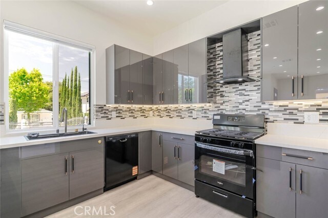 Building Photo - 10654 Nassau Ave