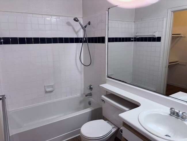 Building Photo - $1900.00-Remodeled 2 Bed 2 Bath, Condo in Glen Cove,(Vallejo) - Downstairs Unit