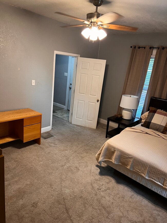 Building Photo - 713 Kearney St