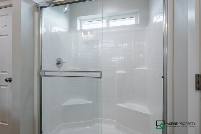 Building Photo - Brand New 5 Bed 3 Bath home 2600sf+ and a 3 car garage