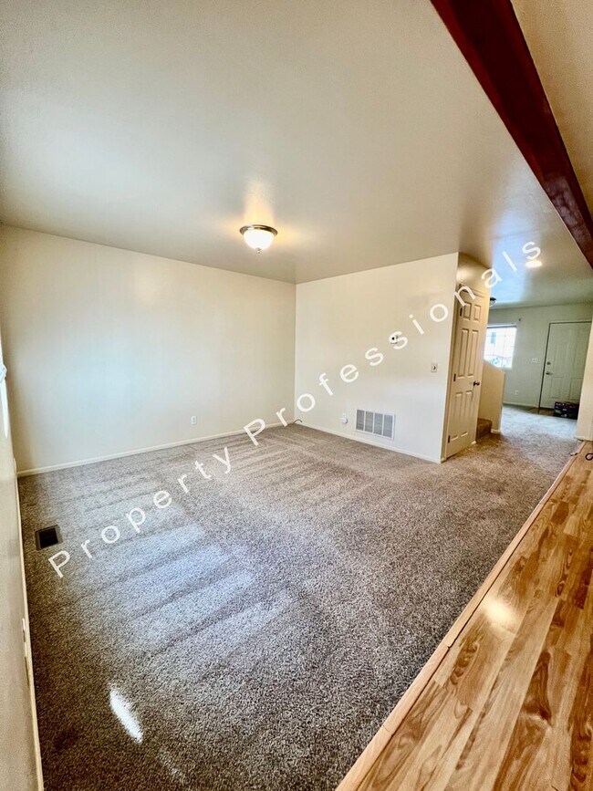 Building Photo - Townhouse in Silt for Rent