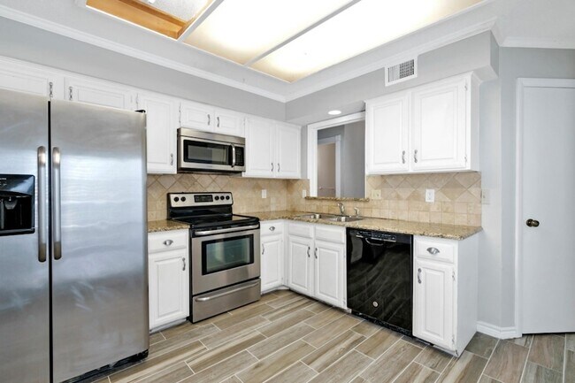 Building Photo - 17490 Meandering Way