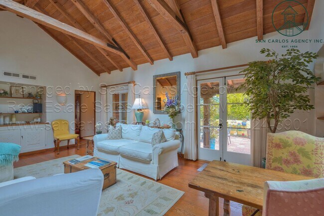 Building Photo - Adorable Furnished Three Bedroom Hatton Fields Home - Flexible Lease Term